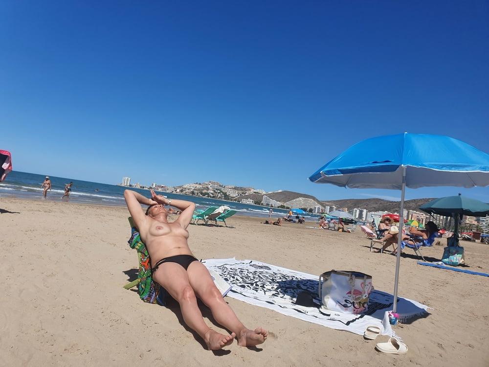 23P Girls from beach