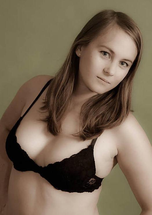 11P Sexy Brunette GF Bra and Boobs