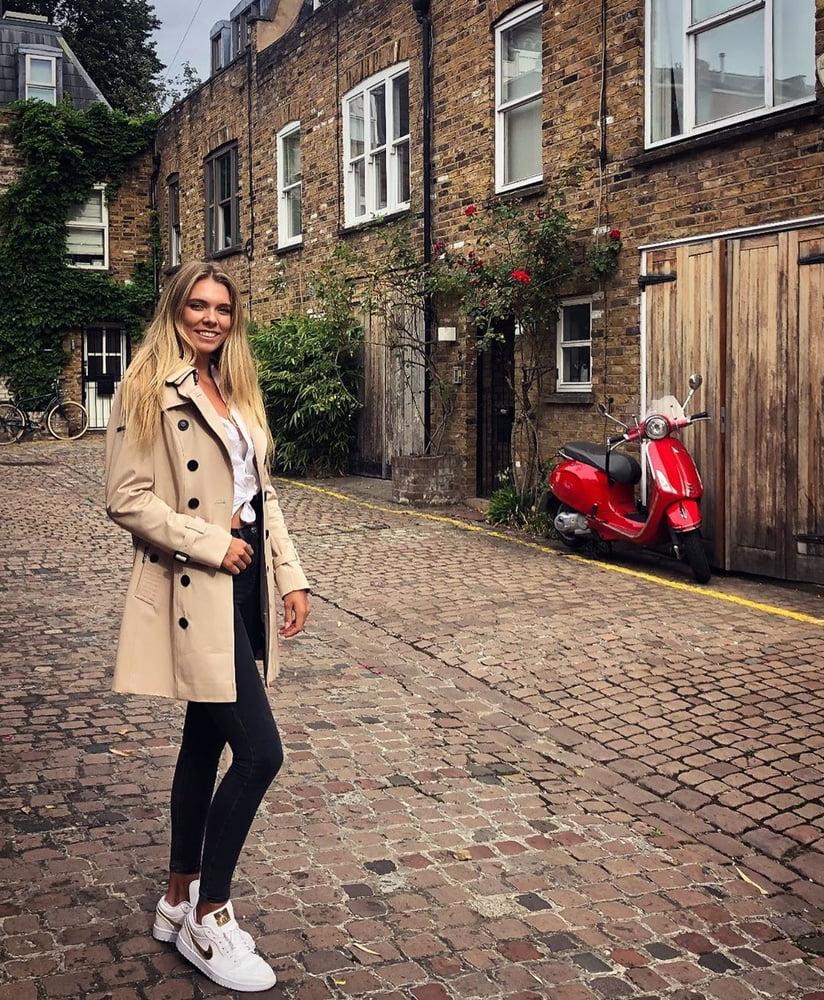 25P Blonde Tennis Babe Katie Boulter