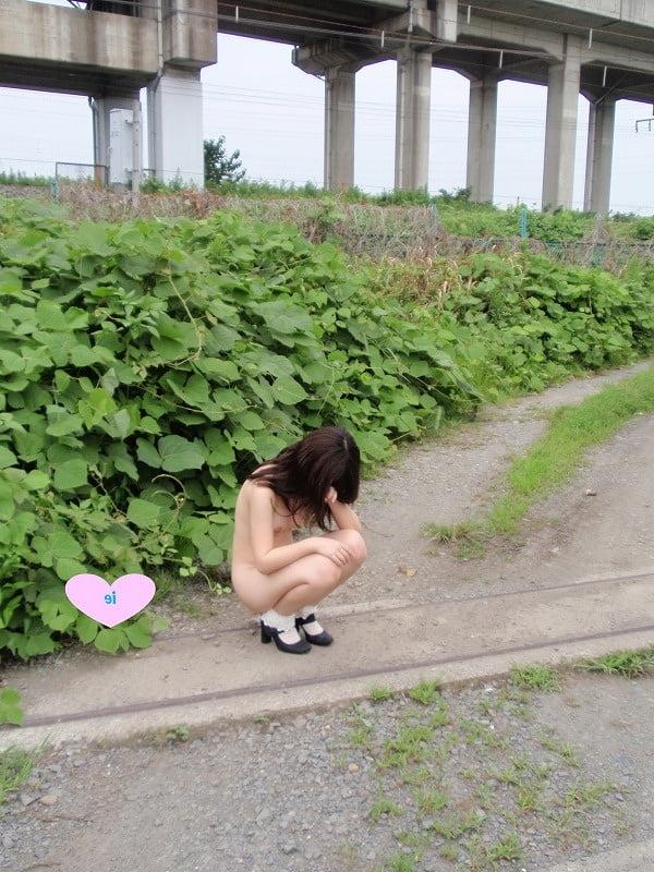 25P japanese girl(ie) outdoor 1