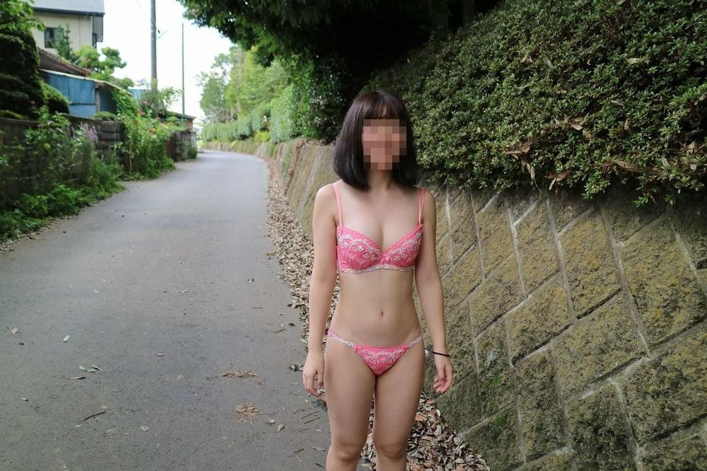 25P japanese girl(ie) outdoor 1
