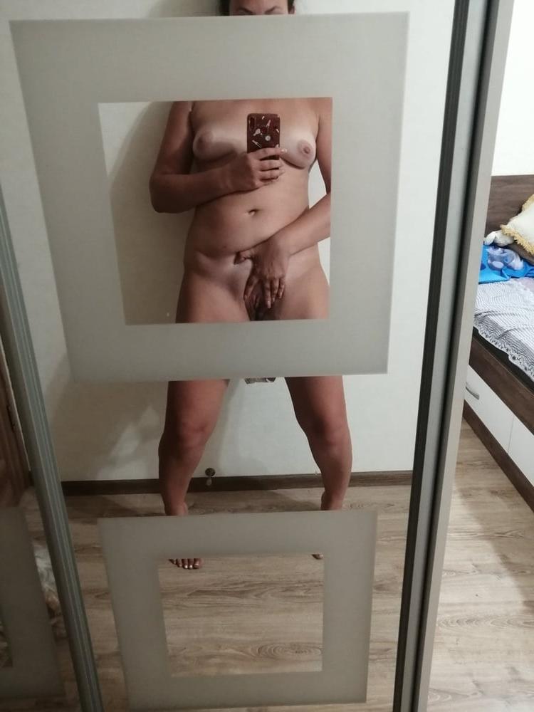 14P Hottest Girls Selfies