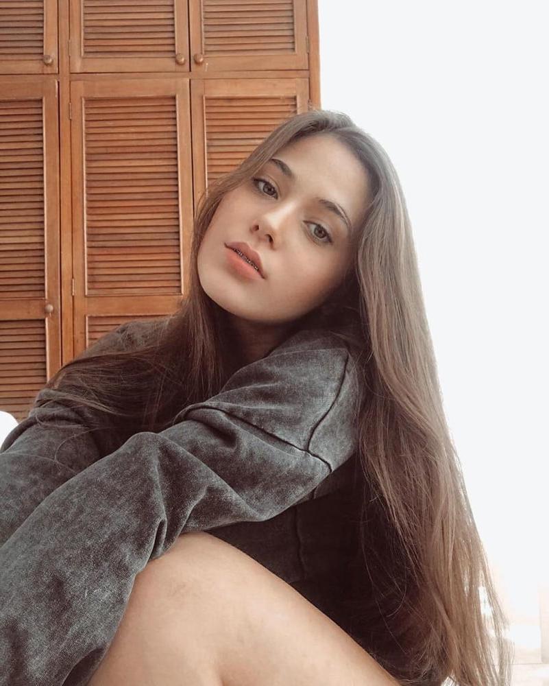 25P Ely - Pendeja perfecta, hermosa teen