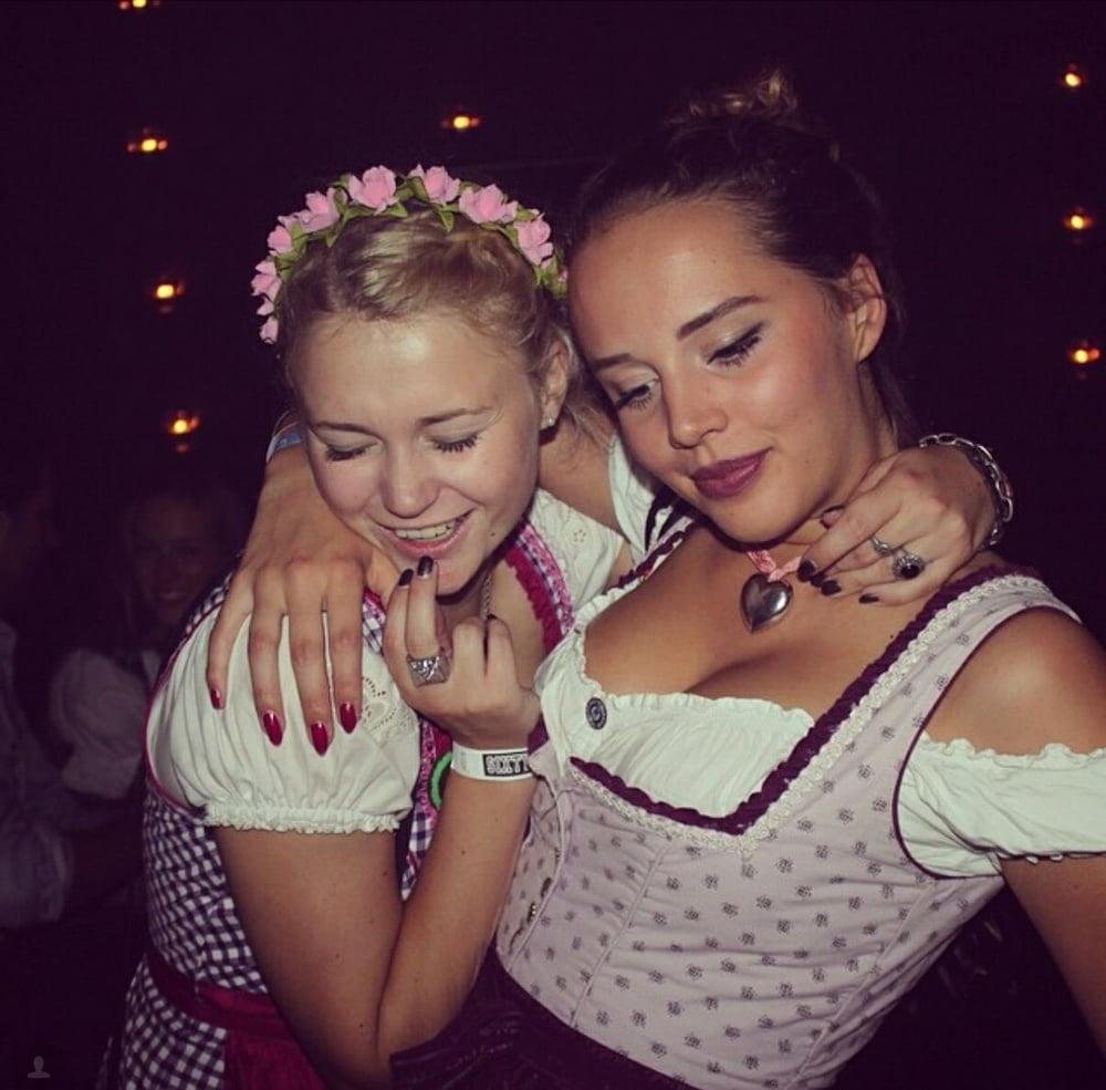 25P Sexy Dirndl Girls 395
