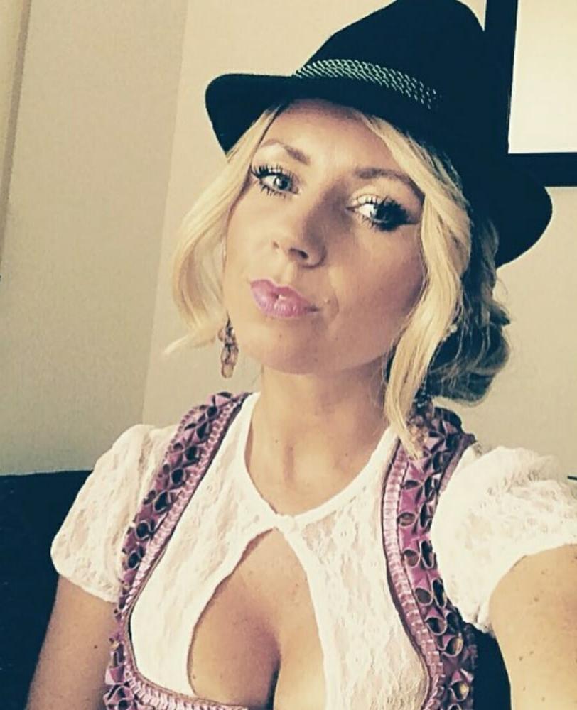 25P Sexy Dirndl Girls 395