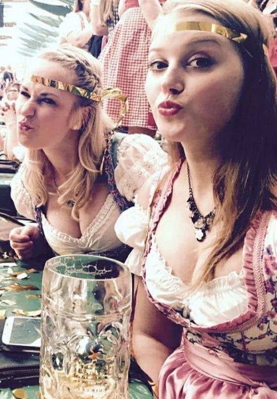25P Sexy Dirndl Girls 395