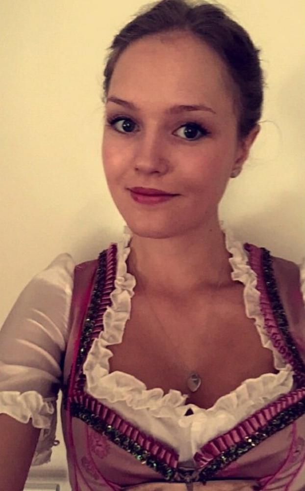 25P Sexy Dirndl Girls 395