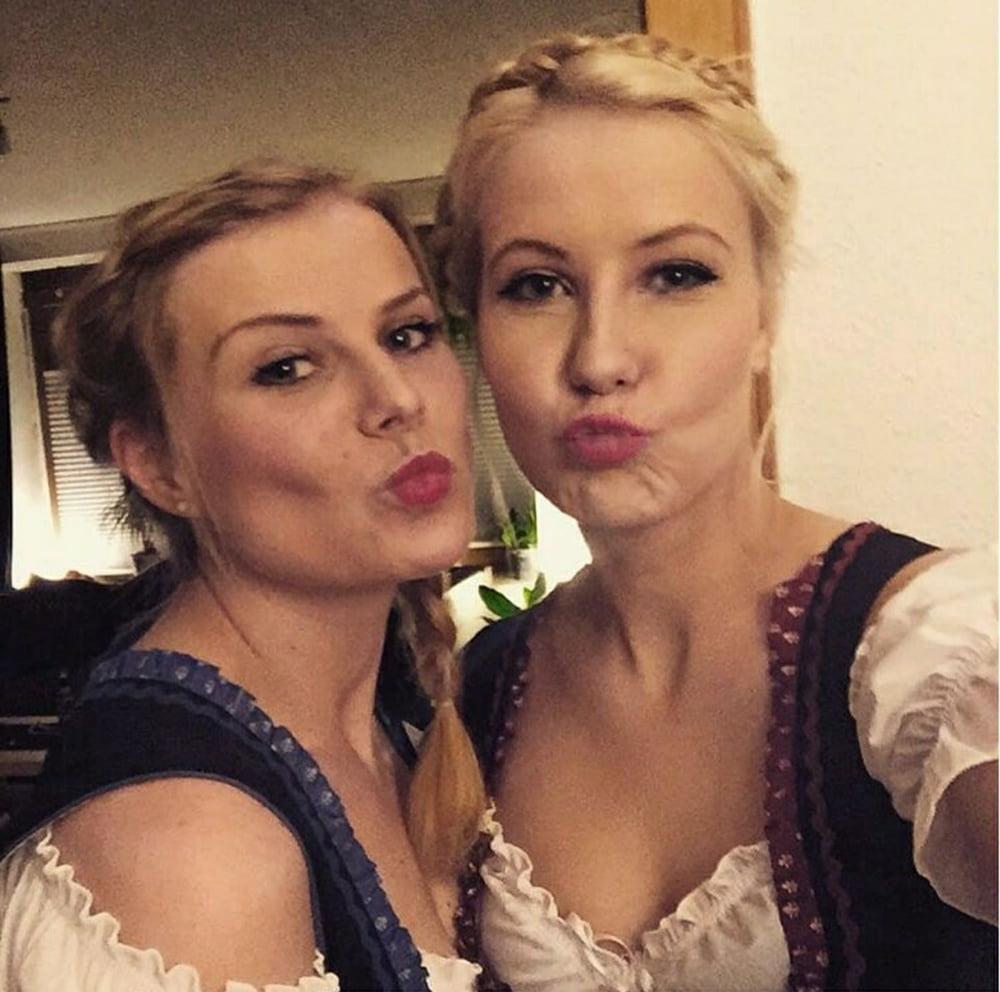 25P Sexy Dirndl Girls 395