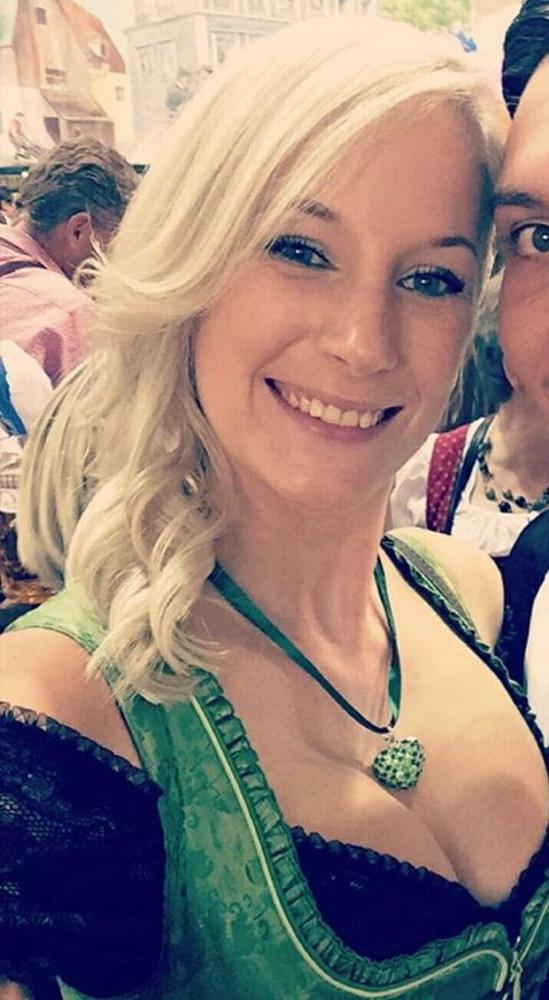 15P Sexy Dirndl Girls 394
