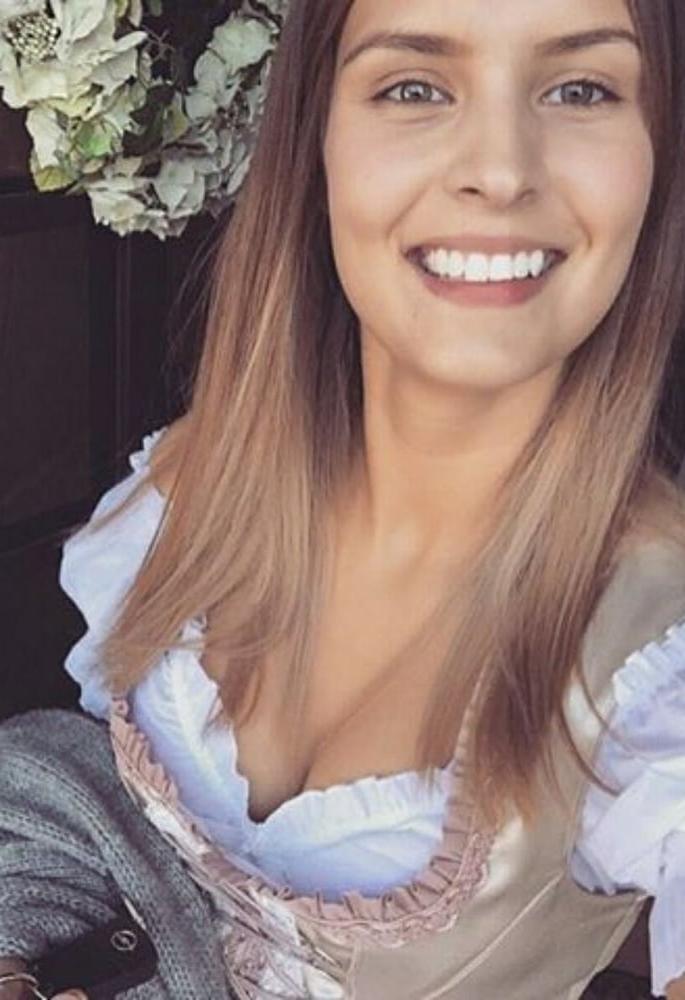 15P Sexy Dirndl Girls 394