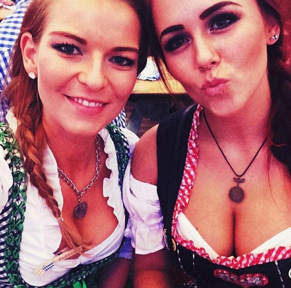 15P Sexy Dirndl Girls 394