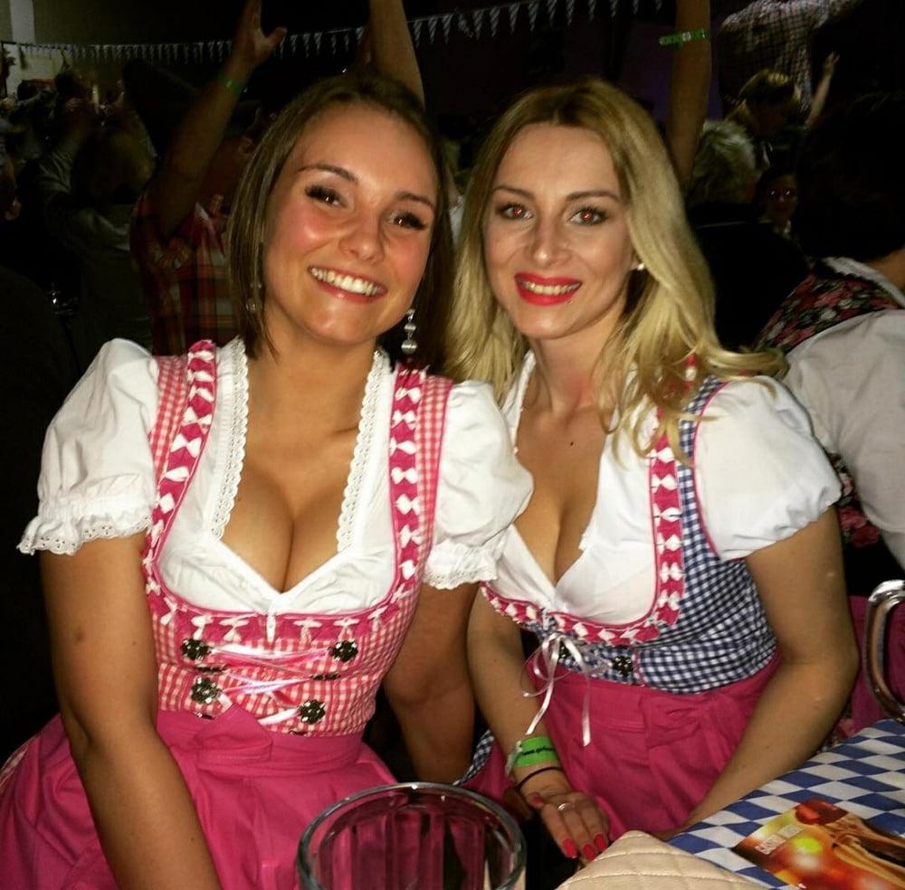 15P Sexy Dirndl Girls 394