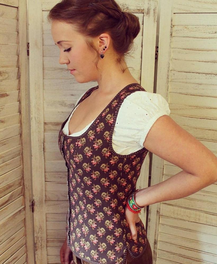 20P Sexy Dirndl Girls 393