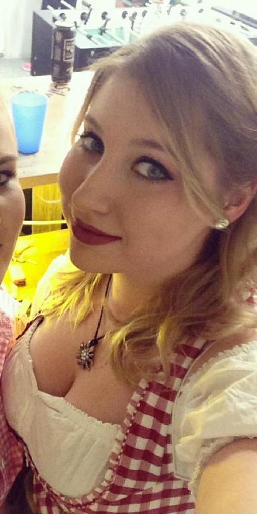 20P Sexy Dirndl Girls 393