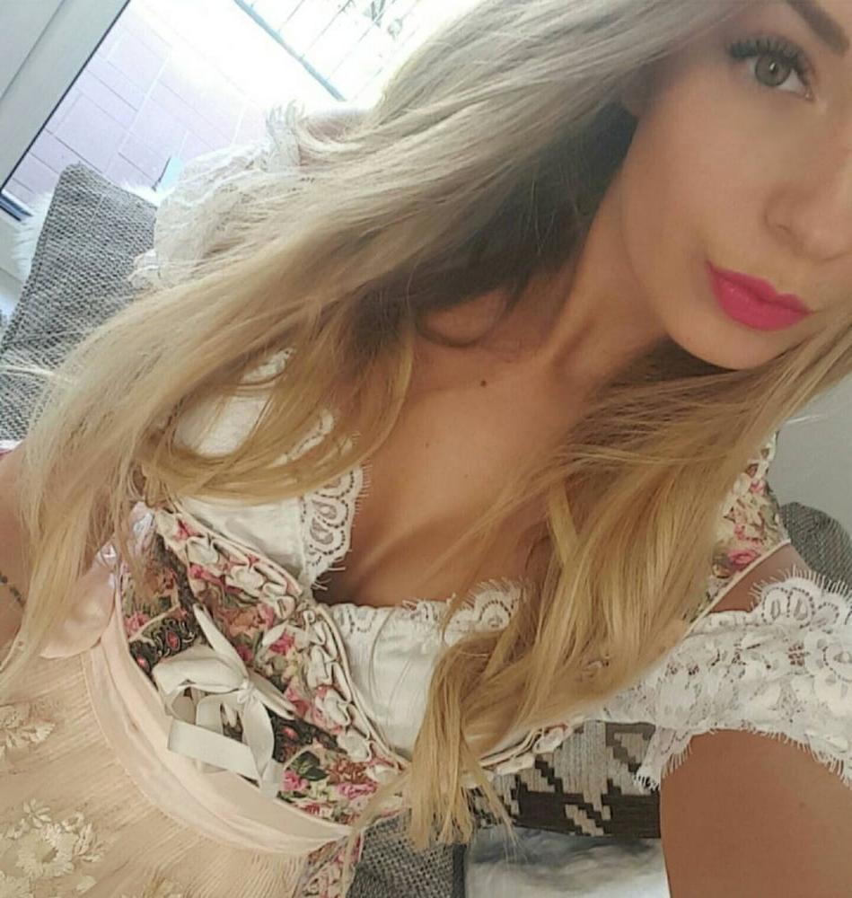 20P Sexy Dirndl Girls 393