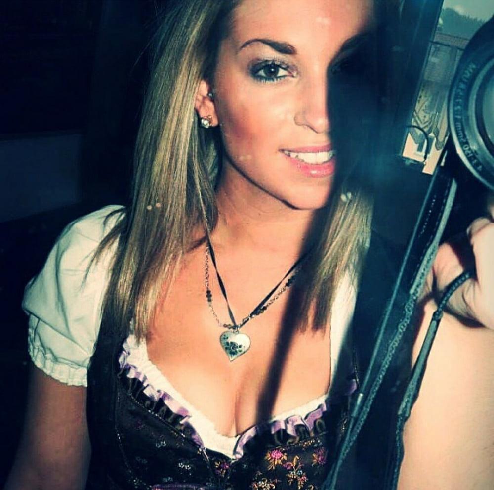 20P Sexy Dirndl Girls 393