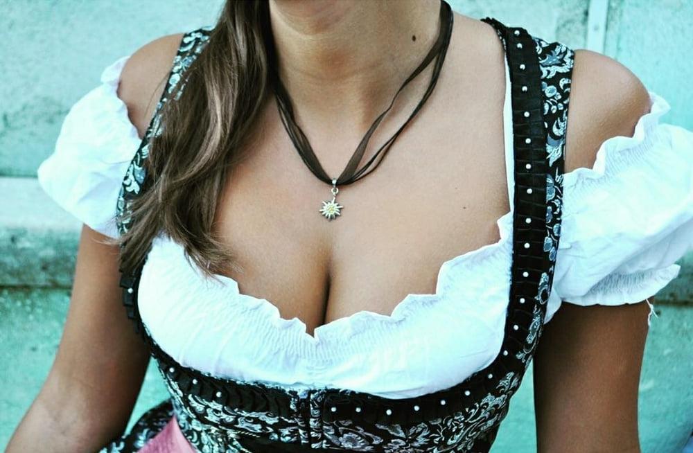 20P Sexy Dirndl Girls 393