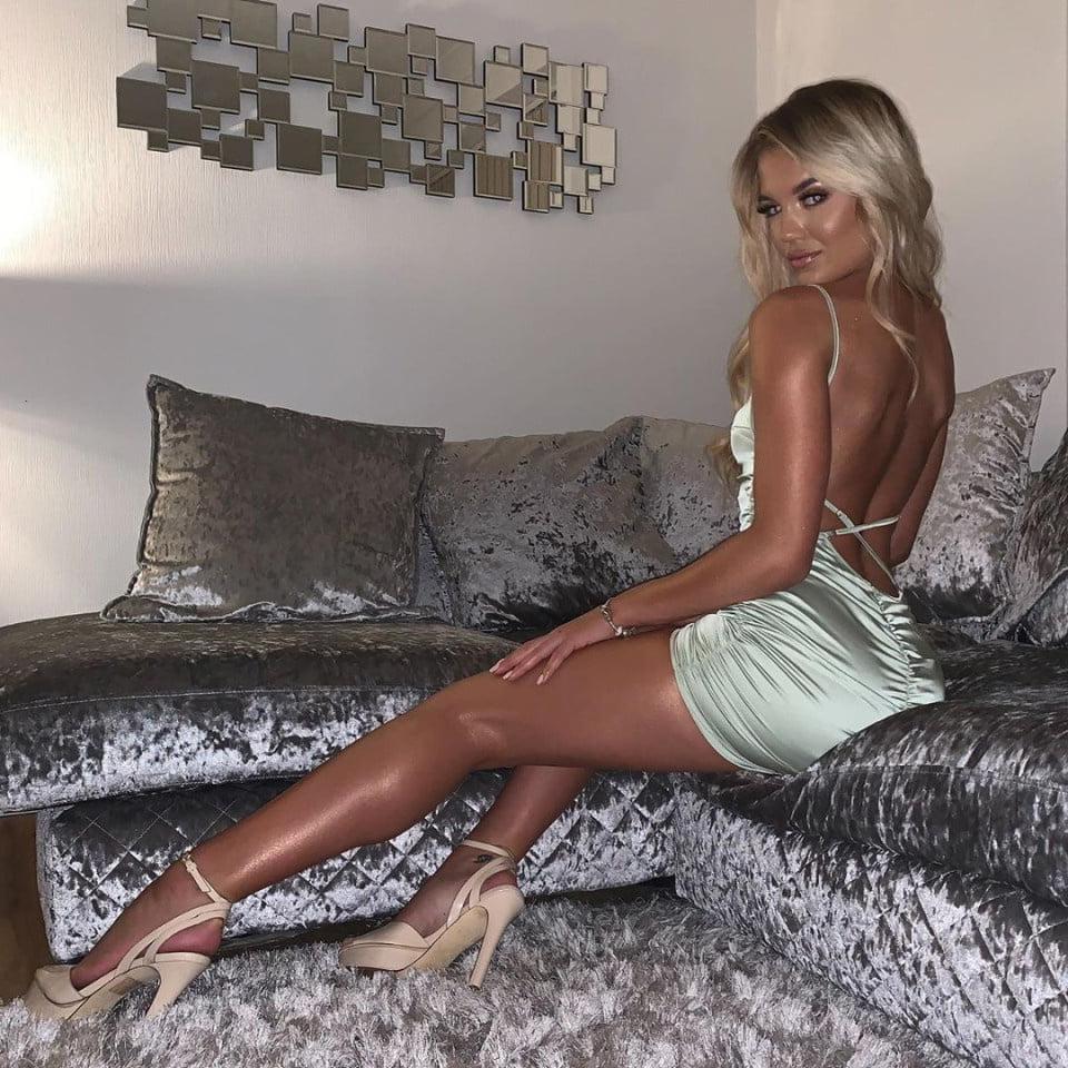 25P Stay home and wank your cock..she is off out with the girls