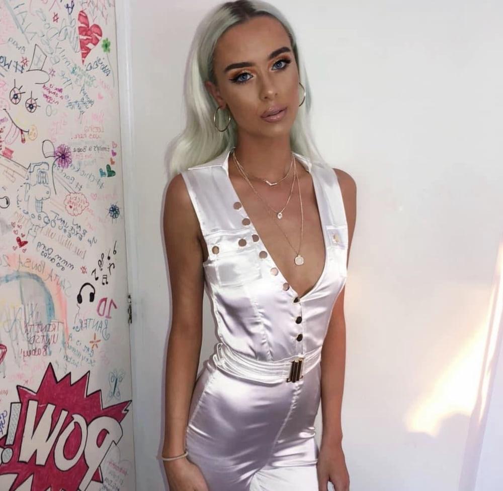 25P Stay home and wank your cock..she is off out with the girls