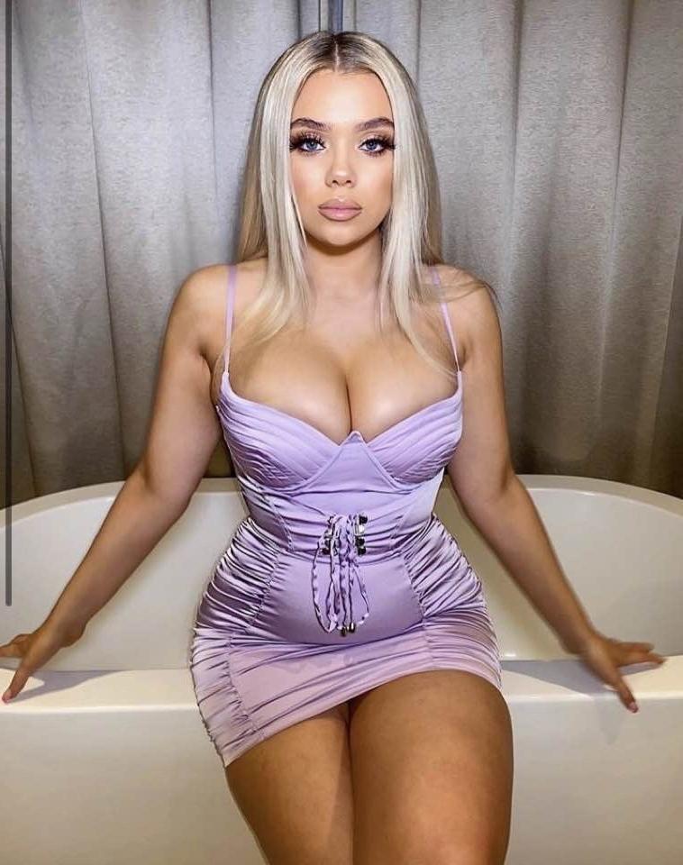 25P Stay home and wank your cock..she is off out with the girls