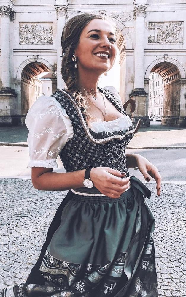 15P Sexy Dirndl Girls 392