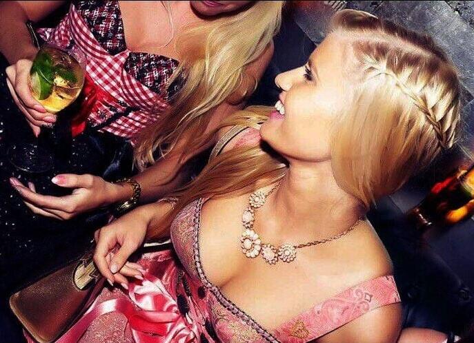15P Sexy Dirndl Girls 391