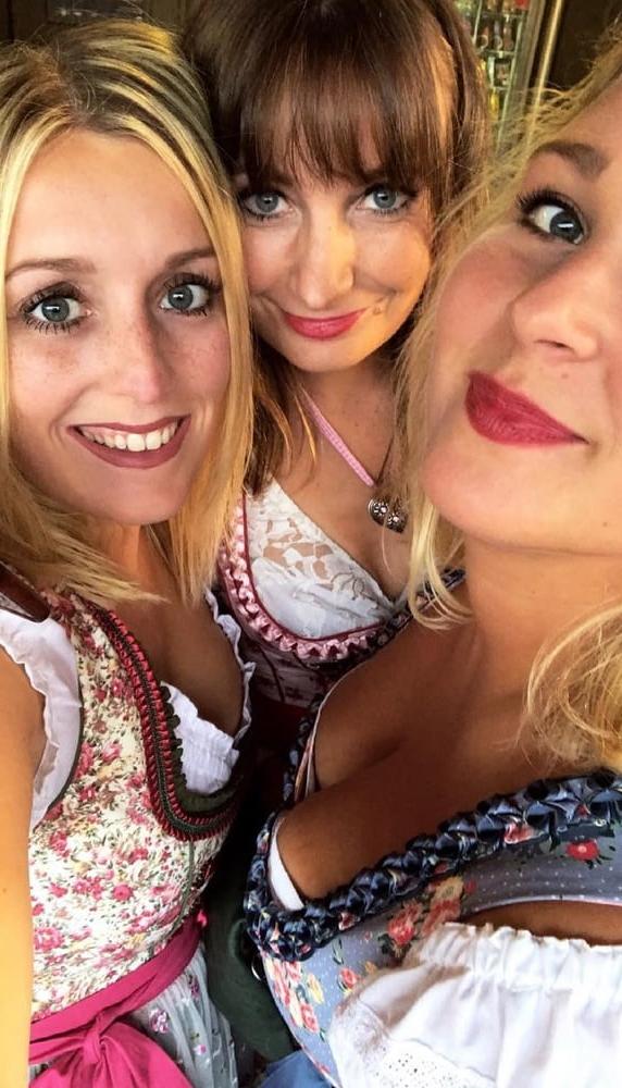 15P Sexy Dirndl Girls 391