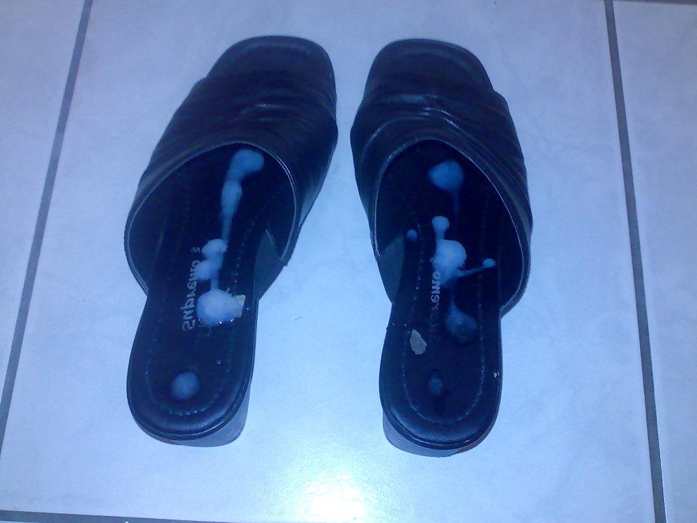 21P Cum on shoes of neighborhood nachbarschafts schuhe bespritzt