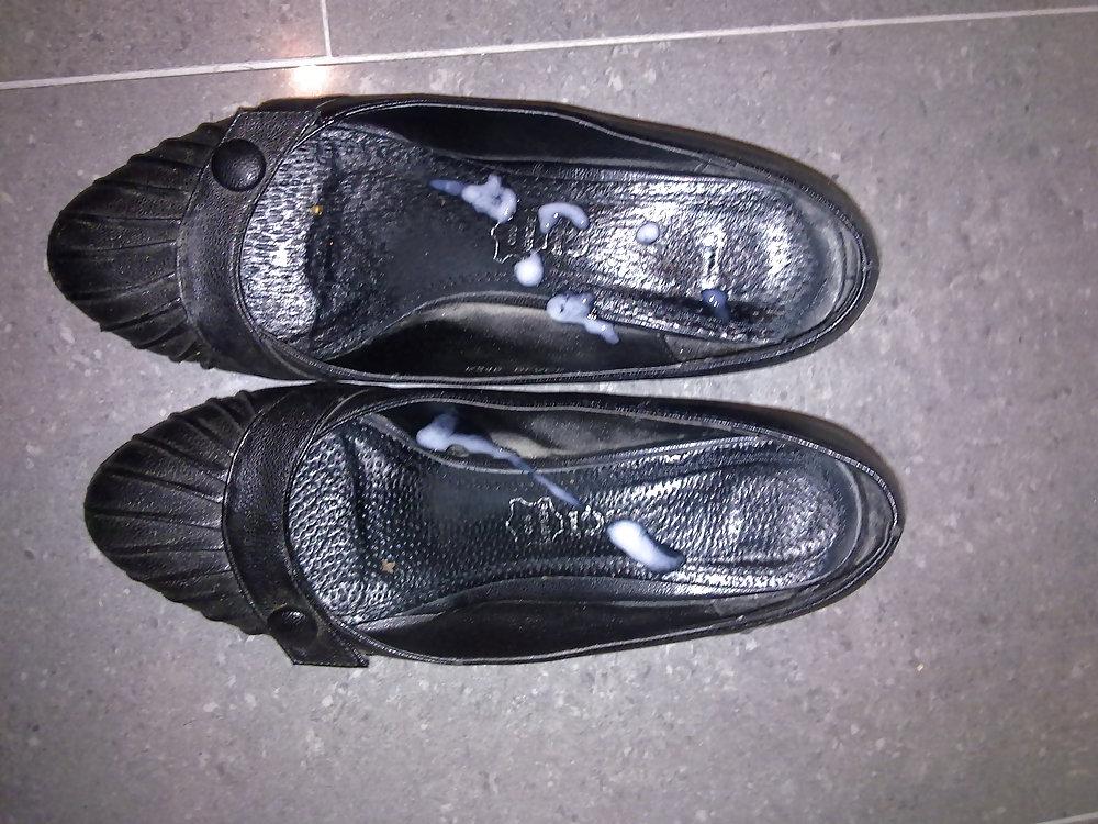 21P Cum on shoes of neighborhood nachbarschafts schuhe bespritzt