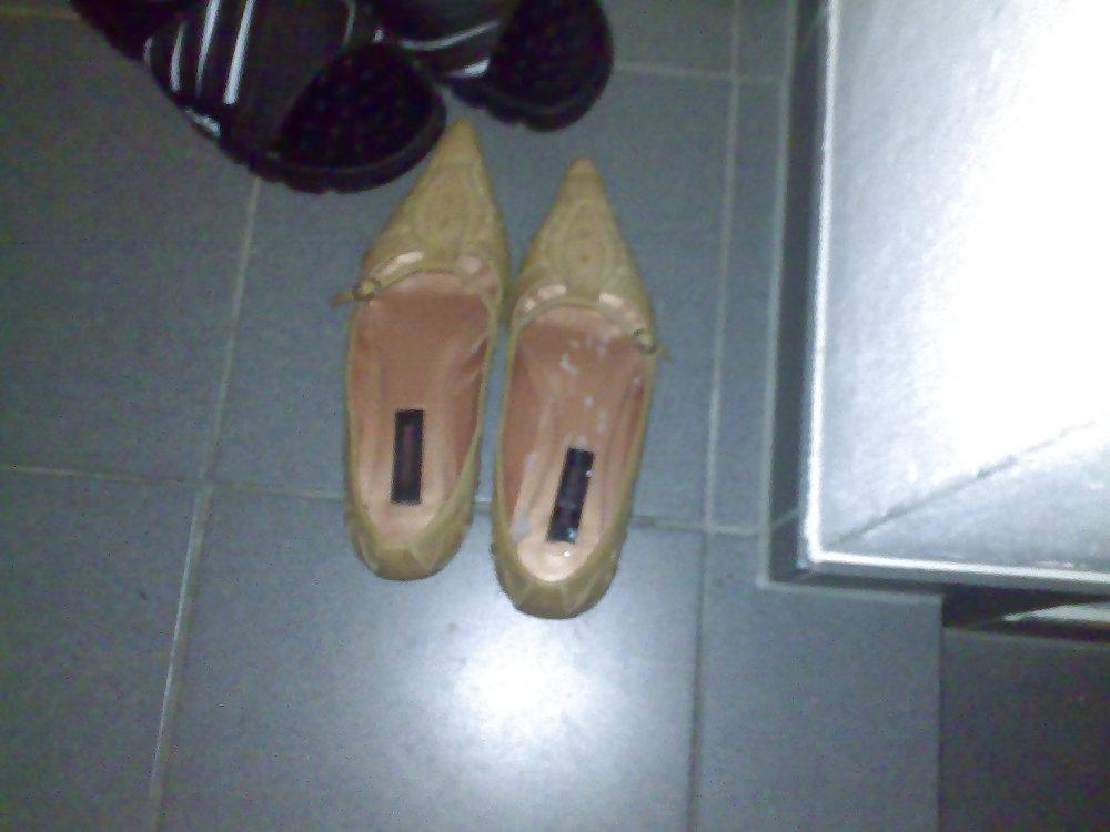 21P Cum on shoes of neighborhood nachbarschafts schuhe bespritzt