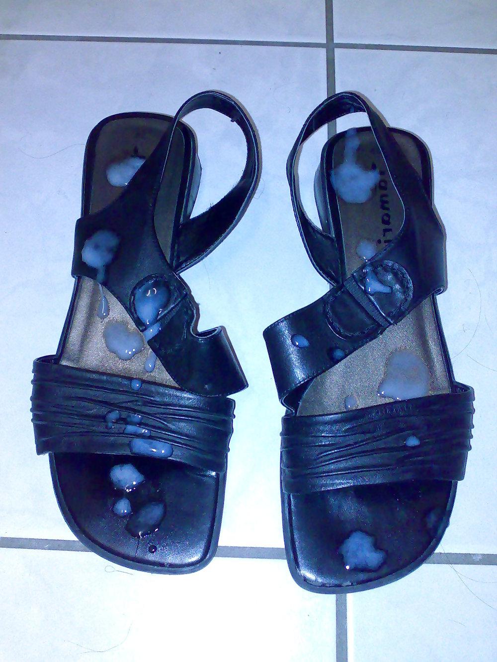 21P Cum on shoes of neighborhood nachbarschafts schuhe bespritzt