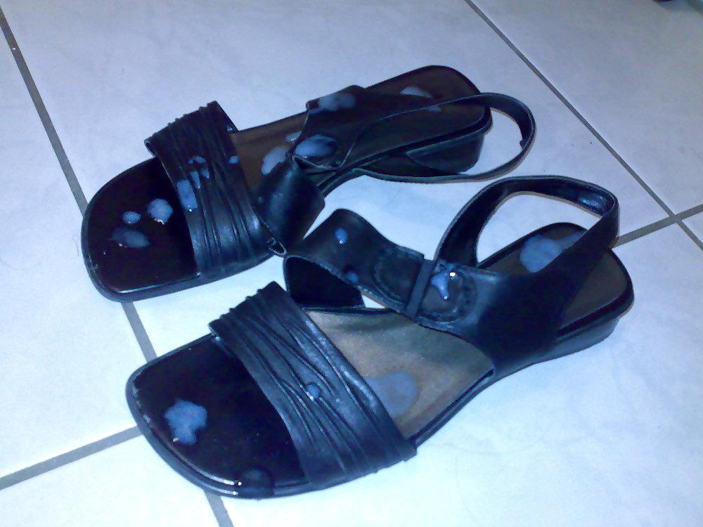 21P Cum on shoes of neighborhood nachbarschafts schuhe bespritzt