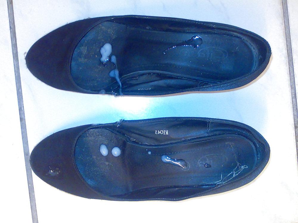21P Cum on shoes of neighborhood nachbarschafts schuhe bespritzt