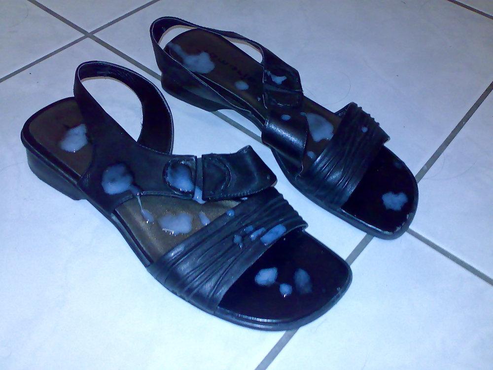 21P Cum on shoes of neighborhood nachbarschafts schuhe bespritzt