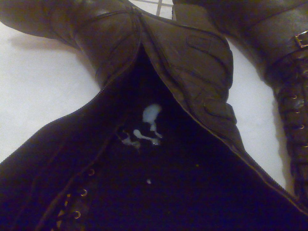 21P Cum on shoes of neighborhood nachbarschafts schuhe bespritzt