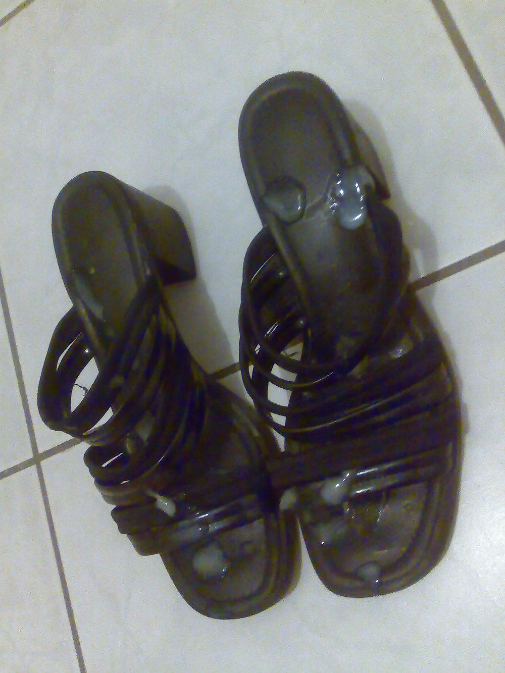 21P Cum on shoes of neighborhood nachbarschafts schuhe bespritzt