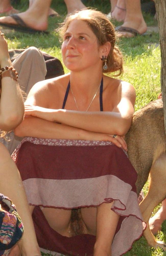 13P Girls no panties outdoor
