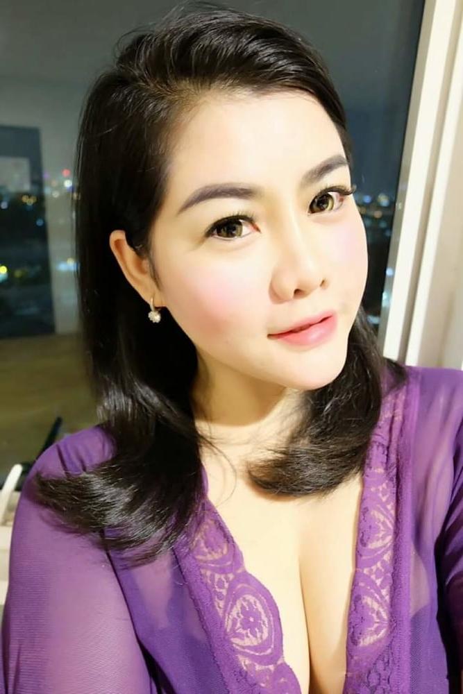 25P Thai girl big tits prostitute