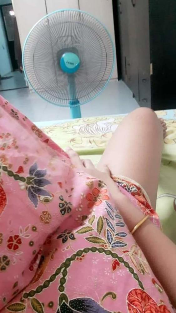 25P Thai girl big tits prostitute