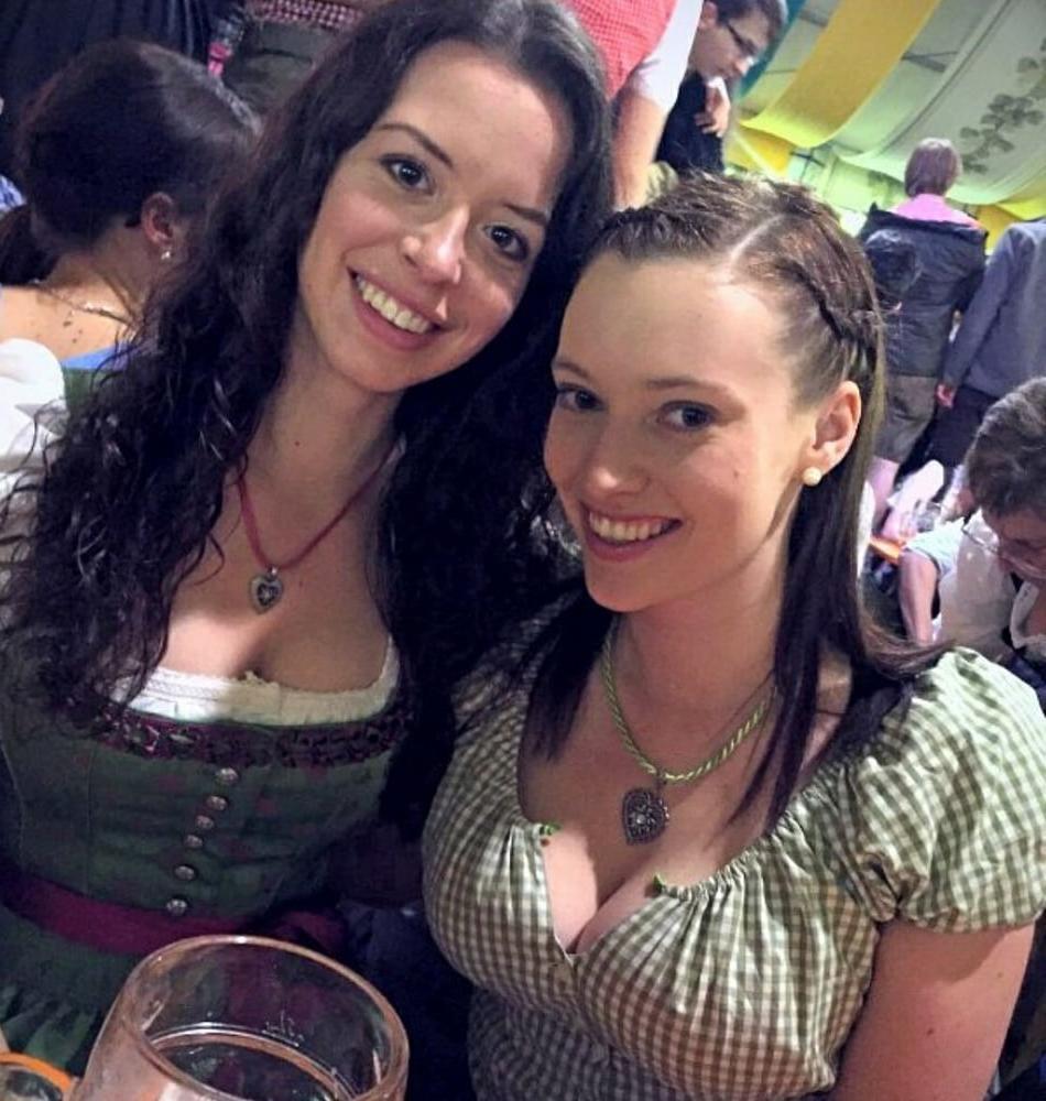 15P Sexy Dirndl Girls 391