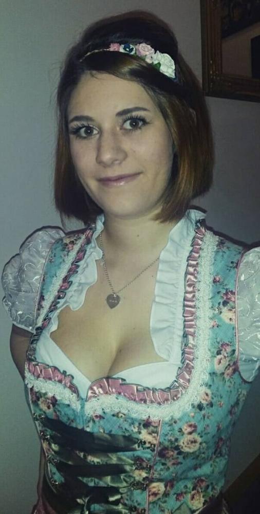 15P Sexy Dirndl Girls 391
