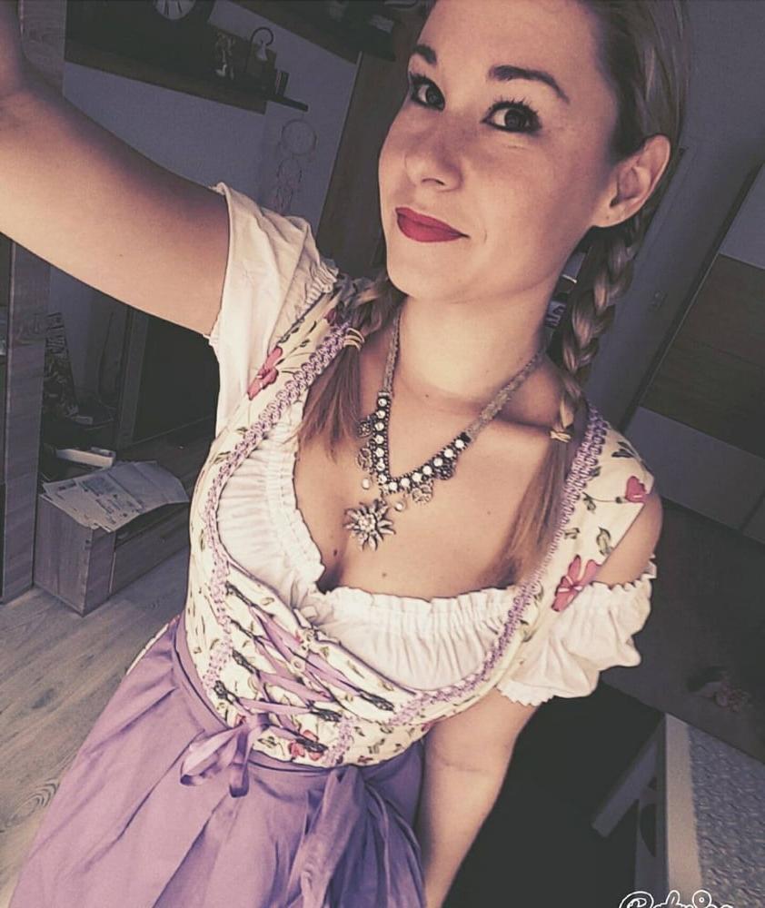 15P Sexy Dirndl Girls 391