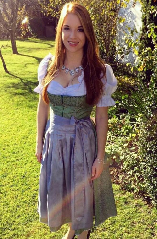 15P Sexy Dirndl Girls 391