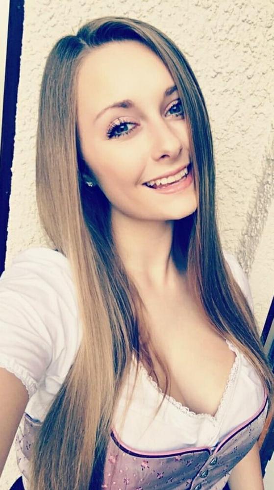 15P Sexy Dirndl Girls 392