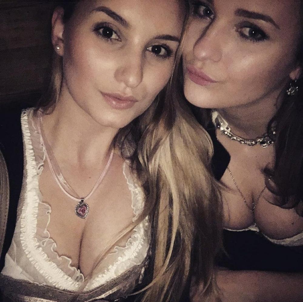 15P Sexy Dirndl Girls 392
