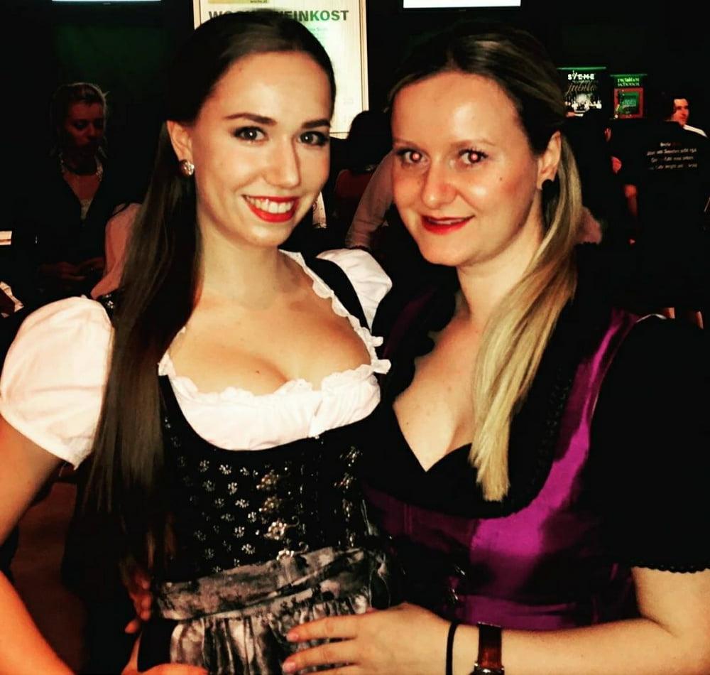 15P Sexy Dirndl Girls 392