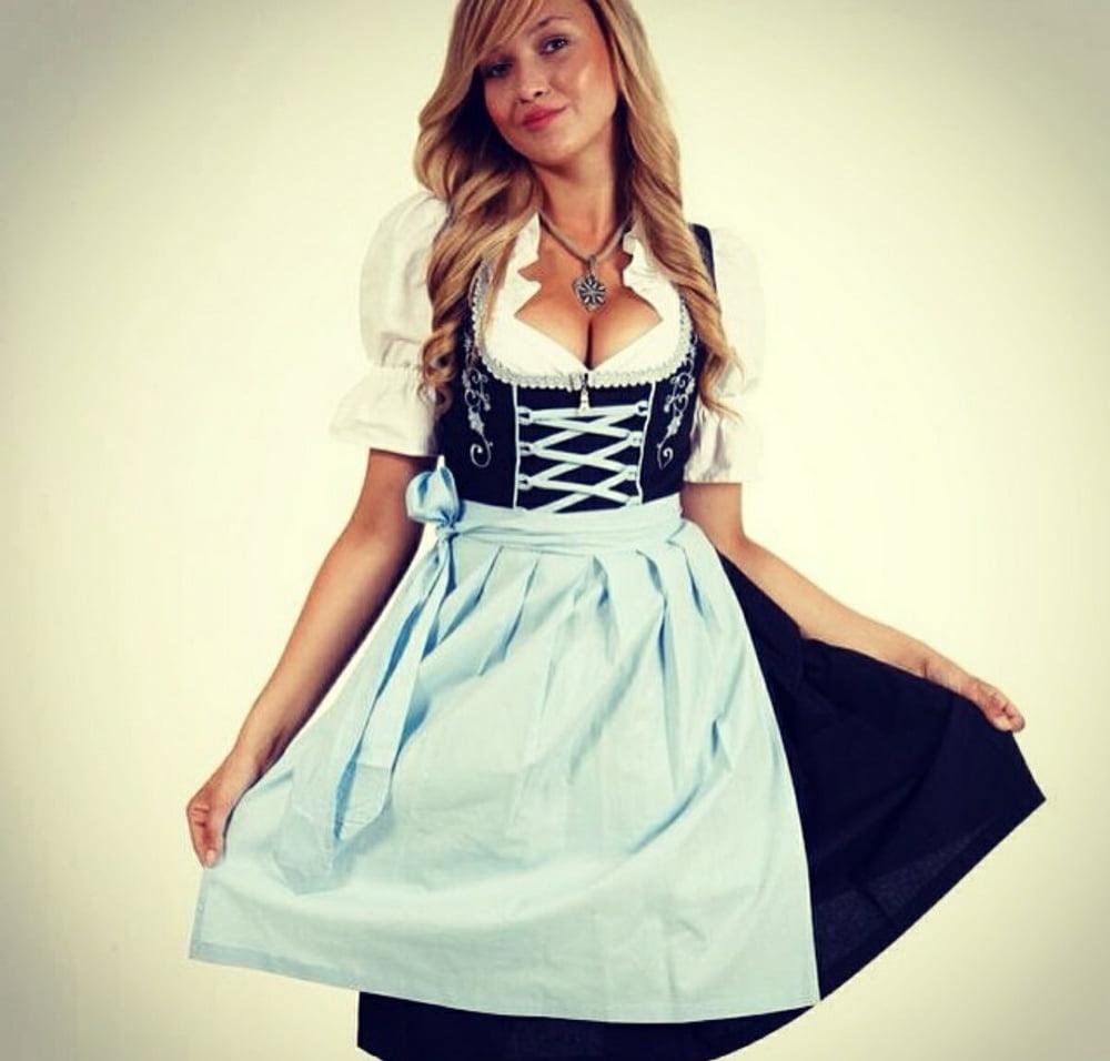 15P Sexy Dirndl Girls 392