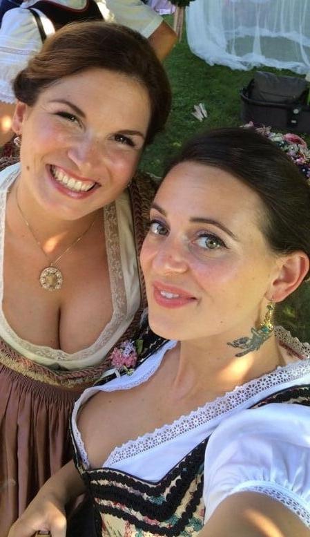 15P Sexy Dirndl Girls 390
