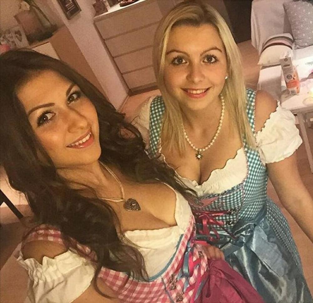 15P Sexy Dirndl Girls 390