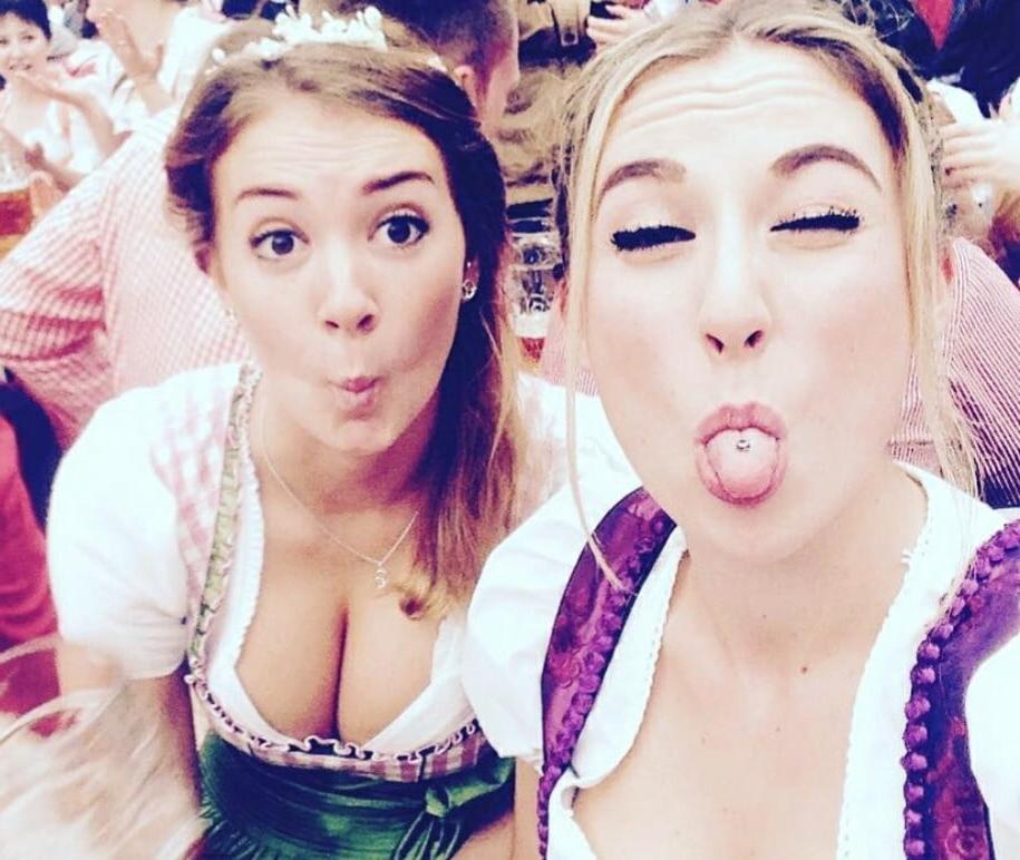 15P Sexy Dirndl Girls 390